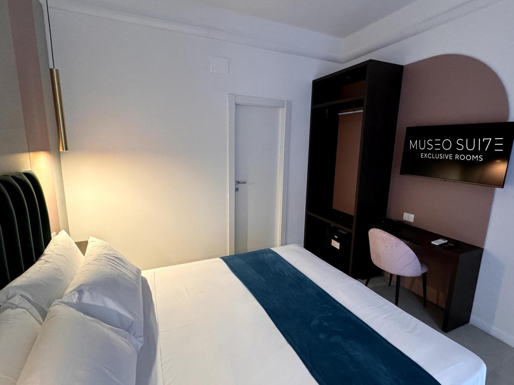 Hotiday Room Collection - Napoli Museo Suite Esterno foto